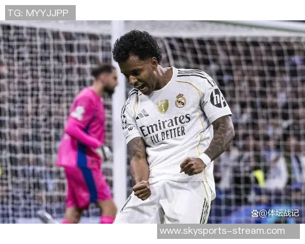 欧联杯精彩对决皇马以3-0战胜拜仁神扑瞬间引发全场沸腾与转会传闻