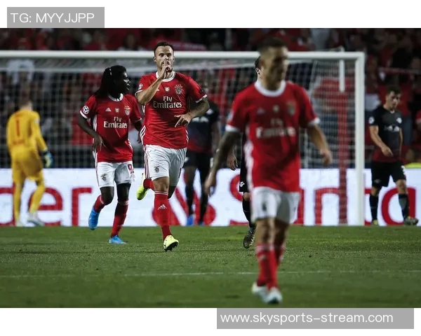 欧冠激战莱比锡与本菲卡战平零比零十大精彩瞬间回顾引爆全场气氛