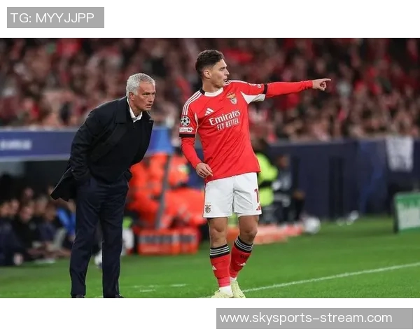 西甲精彩对决：那不勒斯3-0本菲卡乌龙球引发全场热潮战术解析