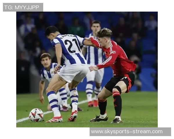 欧联杯历史冷门曼联狂胜AC米兰五球红牌事件引发全场热议 欧联杯历史冷门曼联狂胜AC米兰五球红牌事件引发全场热议