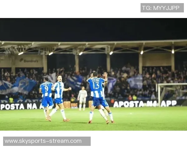 足总杯激战多特蒙德与波尔图战成平局逆转瞬间引发全场热烈反响 足总杯激战多特蒙德与波尔图战成平局逆转瞬间引发全场热烈反响