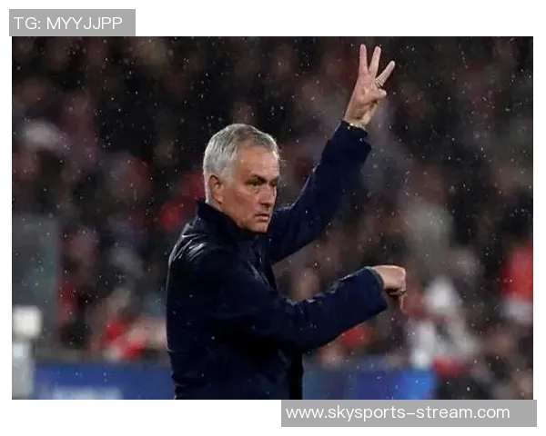 西甲激战波尔图大胜曼联争议判罚引发全场哗然 西甲激战波尔图大胜曼联争议判罚引发全场哗然