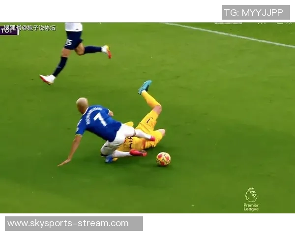 英超激战尤文图斯与里昂握手言和神奇扑救引发全场热潮 英超激战尤文图斯与里昂握手言和神奇扑救引发全场热潮